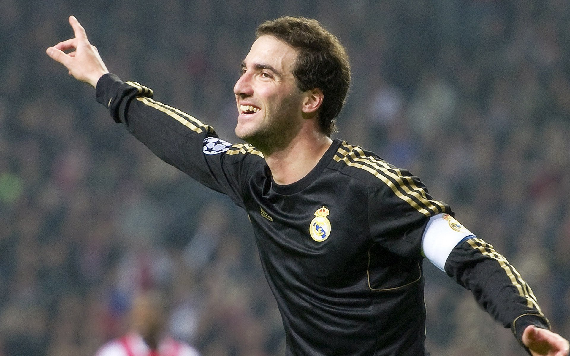 _天幕足球：空中激战点亮夜空_，天幕玩法